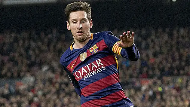 Messi ilk kez 'ayın oyuncusu' seçildi