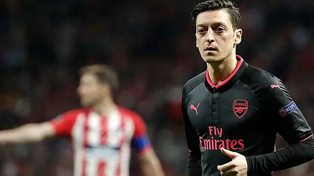 Mesut Özil'e bıçaklı saldırı girişimi