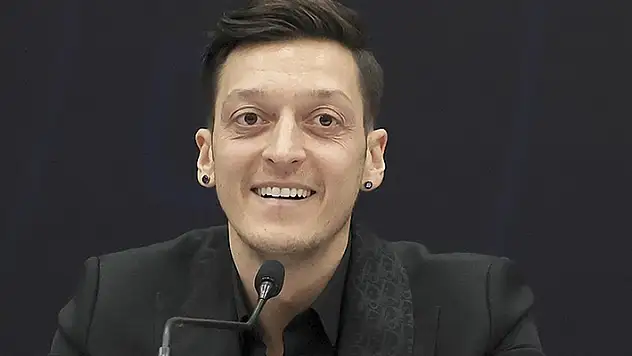 Mesut Özil, Medipol Başakşehir'de
