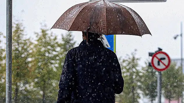 Meteoroloji'den 5 bölge için kuvvetli sağanak uyarısı! Konya'da da yağmur bekleniyor
