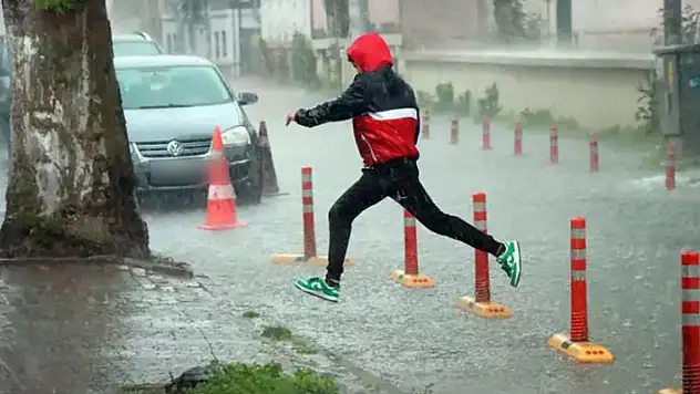 Meteoroloji'den 7 il için turuncu, 18 il için sarı uyarı
