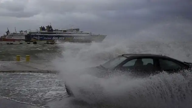 Meteoroloji'den 'Tropik fırtına' açıklaması: Yön değiştirdi!