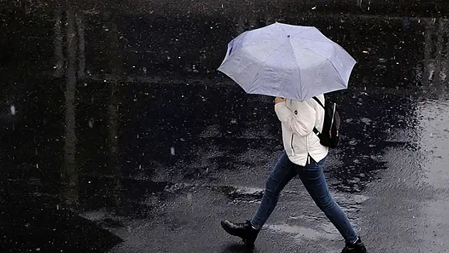 Meteorolojiden yurdun bazı bölgeleri için gök gürültülü sağanak uyarısı
