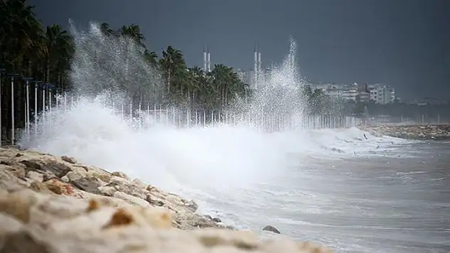 Meteorolojiden yurdun bazı kesimleri için kuvvetli rüzgar ve fırtına uyarısı