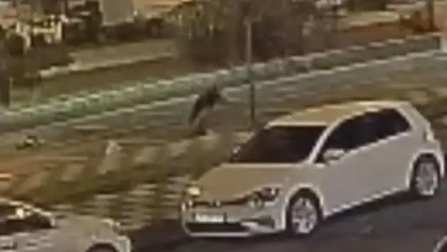 Metrelerce sürüklendi, kazayı yara almadan atlattı