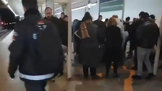 Metro istasyonunda bıçaklı kavga: 1 ölü, 1 yaralı
