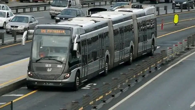 Metrobüs hattındaki reklam alanları kiraya verilecek
