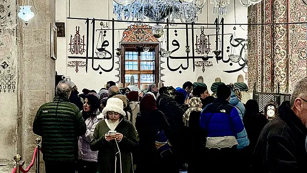Mevlana, dünyanın farklı ülkelerinden gelen turistleri Konya'da buluşturuyor