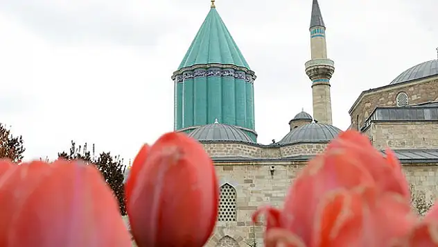 Mevlana Hazretleri'nin türbesinde 'Ney Çalınmasın' kampanyası