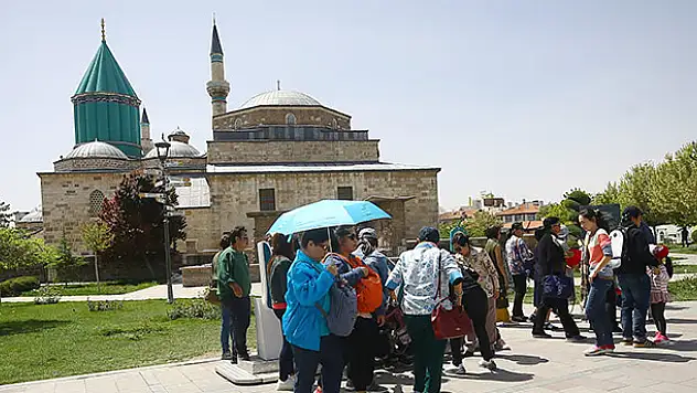 Mevlana Müzesi'nde ramazan yoğunluğu
