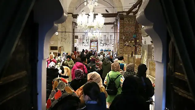 Mevlana Müzesi'nde Şebiarus töreni öncesi yoğunluk