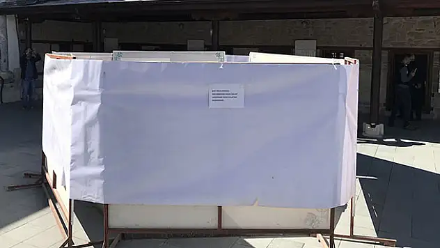 Mevlana Müzesi'ndeki tarihi havuz yerine konuluyor