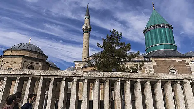 Mevlana Müzesine ziyaretçi akını