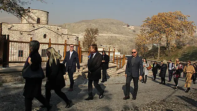 'Mevlana'nın öğretileri dünyanın dört bir köşesinde yankı bulmuş öğretilerdir'