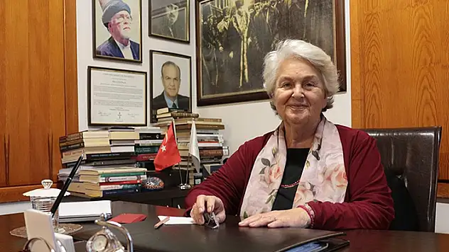 Mevlana'nın öğretilerini yeni nesillere torunları aktarıyor
