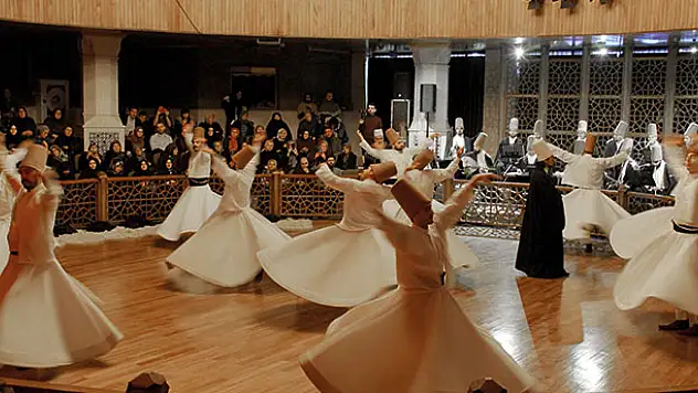 Mevlana'yı anma töreninde 'Anlatımlı Sema Ayini' icra edildi