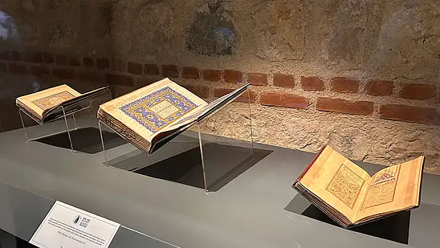 Mevlana'nın 7 asırlık Mesnevi mirası 'Mana ve Nakış: Müzehhep Mesneviler Yazma Eser' sergisinde anlatıldı