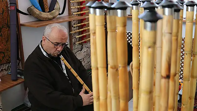 Mevlevi musikisinin vazgeçilmez enstrümanı 'ney'