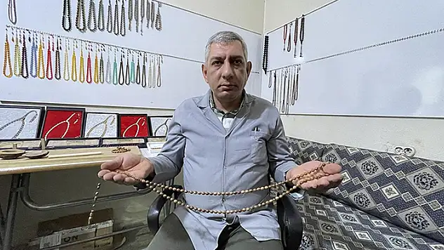 Mevlevi tespihleri son ustalarının elinde şekilleniyor
