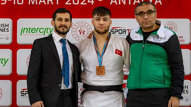 Mevlüt Öztaş'tan bronz madalya