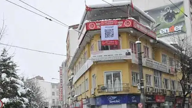 MHP binasına kodlu pankart