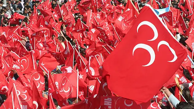 MHP'de şok! 17 kişi istifa etti