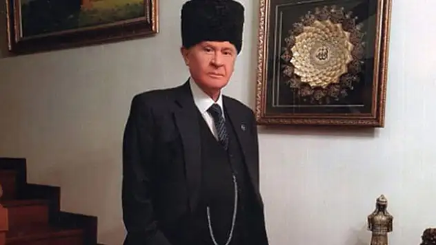 MHP'den kalpaklı Bahçeli paylaşımı