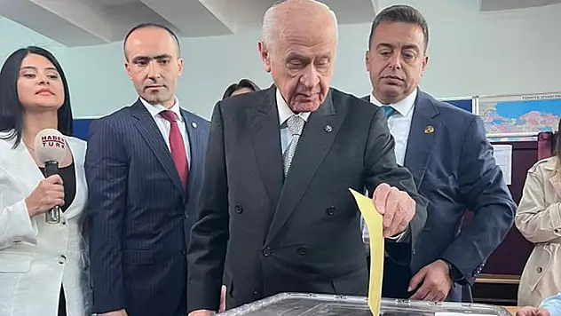 MHP Genel Başkanı Bahçeli oyunu Ankara'da kullandı!

