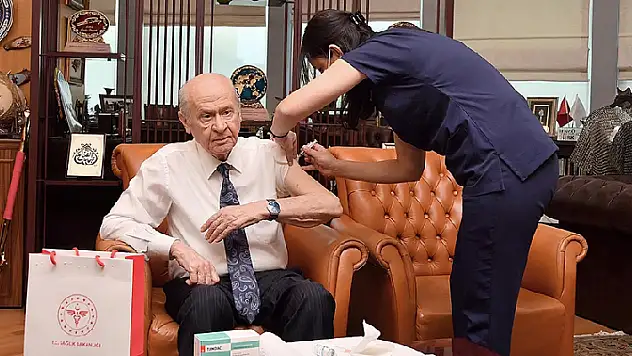 MHP Genel Başkanı Bahçeli TURKOVAC aşısı yaptırdı
