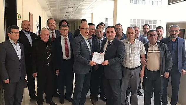 MHP İl Başkanı Murat Çiçek mazbatasını aldı