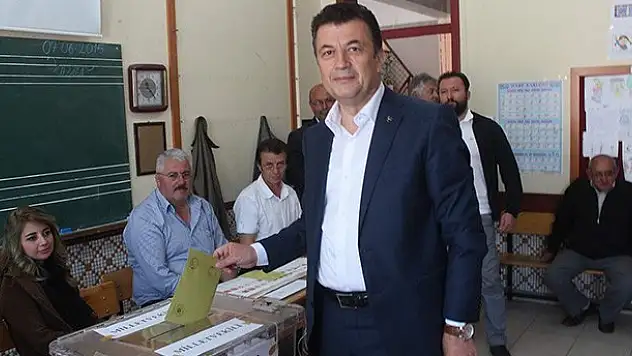 MHP Konya Milletvekil Adayı Süleyman Şenol Oyunu Beyşehir'de Kullandı