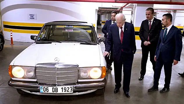 MHP lideri Devlet Bahçeli'den milletvekiline özel hediye