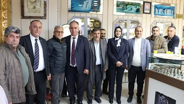 MHP, Yunak'ta esnaf ve vatandaş ziyaretleri gerçekleştirildi