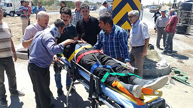 Midibüsle tır çarpıştı: 9 yaralı