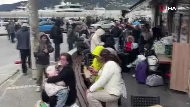 Midilli Adası'nda Yunan çiftçilerden protesto: Türk yolcular adada mahsur kaldı