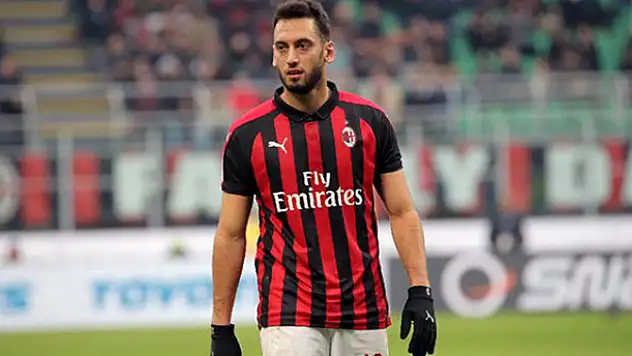 Milan'da Hakan Çalhanoğlu'nun hocası kovuldu!