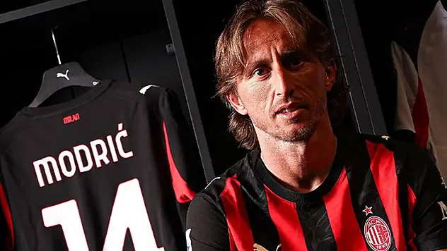 Milan, Luka Modric'i resmen kadrosuna kattı