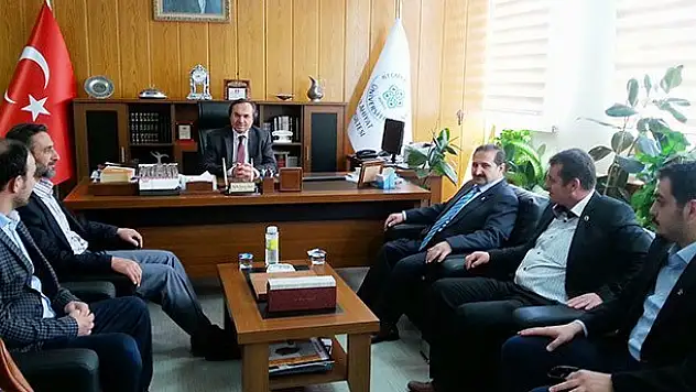 Milletvekili adayı Özdemir büyükşehir belediyesini ziyaret etti