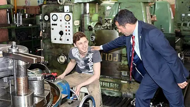 Milletvekili Altunyaldız'dan KOBİ'lere kredi açıklaması
