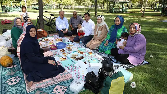 Milletvekili Baykan ve Başkan Kılca, Adalet Parkı'nda vatandaşlarla bir araya geldi