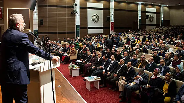 Milletvekili Külünk, Konya'da konferans verdi