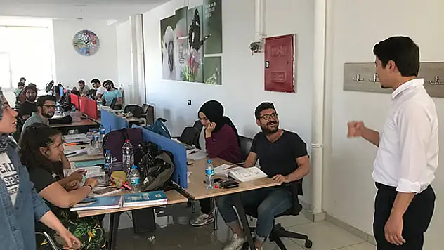 Milletvekili Özboyacı'dan gençlik merkezlerine ziyaret