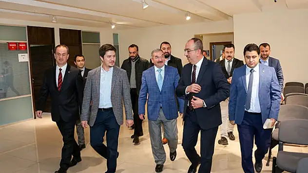 Milletvekili Özboyacı ve Başkan Kavuş Uluslararası Gençlik Akademisi'nde