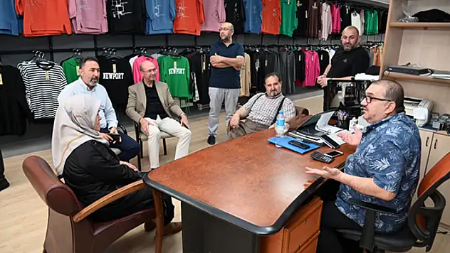 Milletvekili Özdemir ve Başkan Pekyatırmacı, Tekstil Pazarı esnafını ziyaret etti
