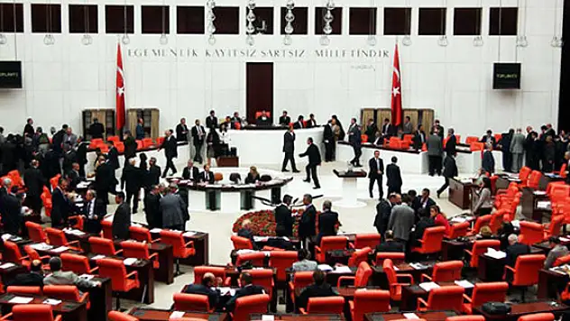 Milletvekili seçilme yaşı 18 oldu!