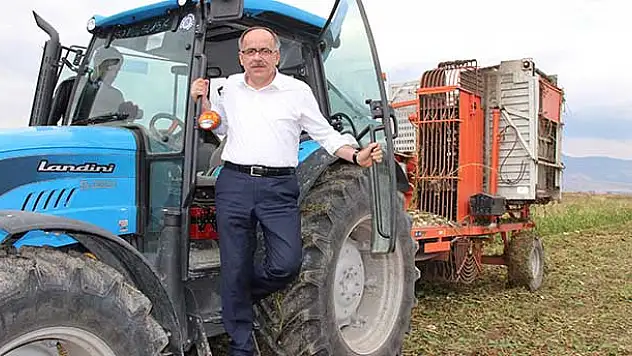 Milletvekili Traktör Sürdü, Pancar Hasadı Yaptı