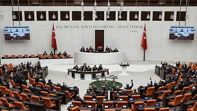 Milletvekilleri maaşlarını depremzedelere bağışlama kararı aldı