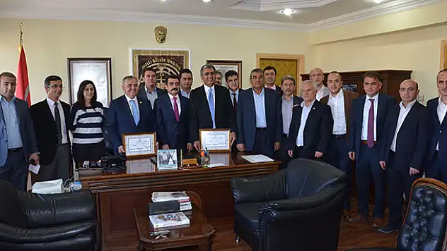Milletvekilleri mazbatalarını aldı