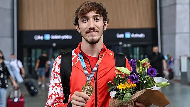 Milli atlet Berke Akçam, Paris 2024 kotası aldı
