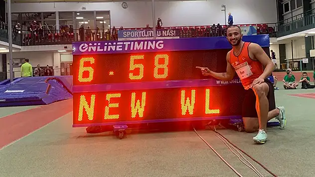 Milli atlet Kayhan Özer, Dünya Salon Atletizm Turu'nun ilk etabında birinci oldu
